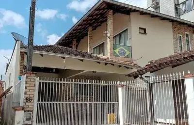 Casa com 3 quartos à venda no Centro, Joinville 