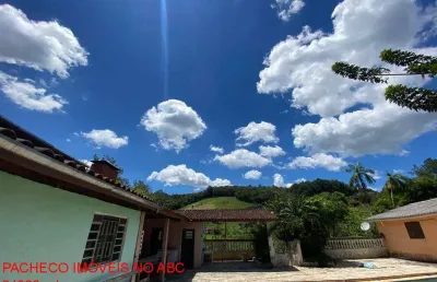 Chácara de 1.400m² terreno, área construída 442m², sendo 5 dormitórios, uma suíte, 3 vagas cobertas, 5 vagas descobertas - juquitiba são paulo