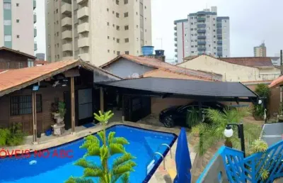 Belíssima casa térrea de madeira com piscina, hidro, churrasqueira, sauna venda 50 metros da praia mar em mongaguá.