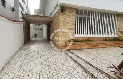 Excelente sobrado a duas quadras da praia - ponta da praia