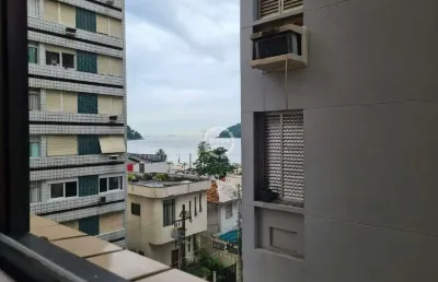Ótimo apartamento sala living amplo com vista parcial para o mar a uma quadra da praia no itararé são vicente.