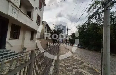 Excelente oportunidade, imóvel de 3 dormitórios com dependência a duas quadras da praia, bairro josé menino, santos-sp