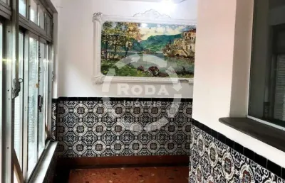 Excelente ponto comercial no marapé a três quadras da praia
