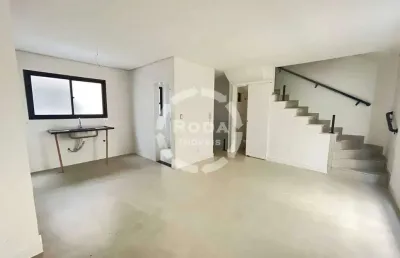 Venda sobrado de vila , excelente localização, 02 quartos com suítes, sala com lavabo, cozinha americana, área de serviço e garagem .