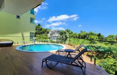 Casa em condomínio fechado a venda em santos, localizada no morro santa terezinha.