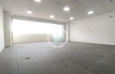 Sala comercial a venda em santos, localizada no centro.