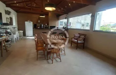 Excelente casa sobreposta alta no bairro da aparecida 3 dormitórios e lazer.