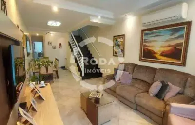 Descubra o prazer de morar em um sobrado triplex espaçoso e aconchegante no embaré!