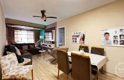 Amplo apartamento de 2 dormitórios com garagem fechada na ponta da praia