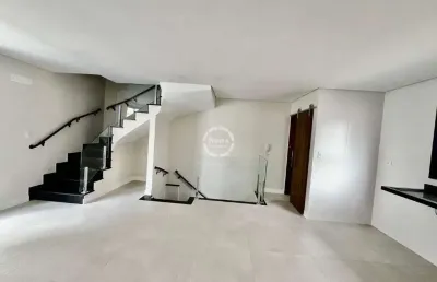 Sobrado geminado em vila, ponta da praia , 02 suítes.
