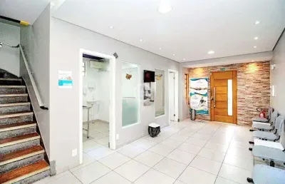 Sobrado comercial e residencial no embaré – versatilidade e localização estratégica!