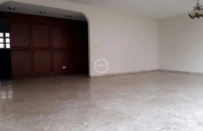 Apartamento de 192 m2 de area util a uma quadra da praia no embaré