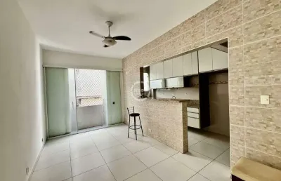 Apartamento reformado a uma quadra da praia no boqueirão!