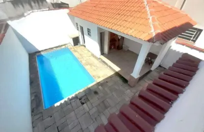 Casa com 3 quartos para alugar na Rua Otávio Spagnuolo, --, Boqueirão, Santos