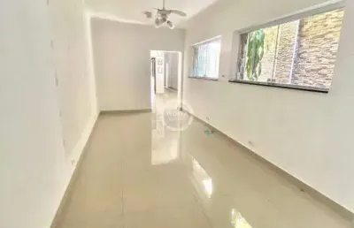 Casa espaçosa com 3 suítes e piscina em localização privilegiada