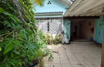 Casa ampla geminada 2 dormitório no bairro da aparecida, santos (sp)