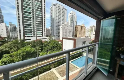 Apartamento frente com 3 dormitórios (1 suíte) 1 vaga demarcada 2 quadras da praia à venda na pompéia - santos