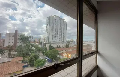 Sala comercial no boqueirão, localização excelente, com 103m2 ,elevador social e serviço, portaria e garagem coletiva.