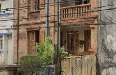 Sobrado geminado de um lado com 3 dormitórios para alugar no embaré