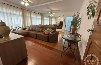 Apartamento amplo de 133m² à venda no gonzaga – 3 dormitórios, suíte, vaga demarcada e a poucos metros da praia