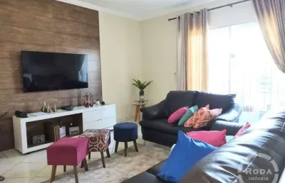 Casa sobreposta alta à venda no jardim paraíso, são vicente – 103 m², 3 dormitórios