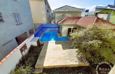 Sobrado à venda na aparecida | 4 dormitórios, piscina, 3 vagas de garagem e próximo da praia!