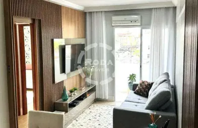 Apartamento reformado a venda de 2 quartos com dependência e 2 vagas - marapé - santos