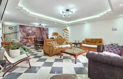 Sobrado à venda com 442m² e 4 quartos, piscina e espaço gourmet