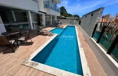 Apartamento de cobertura de 2 quartos com vista privilegiada no condominio perto da praia no coraçã