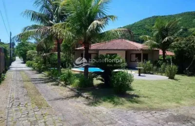 Casa em condominio com 4 dormitórios, piscina, 2 edículas, com espaçoso jardim, à venda, a 250 m da