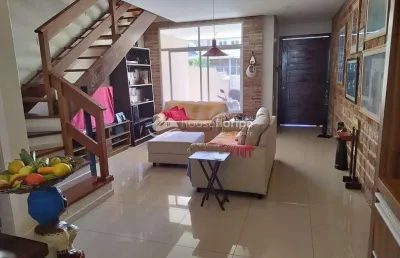 Casa mobiliada à venda com 3 dormitórios e jacuzzi, com 140m2, na lagoa da conceição, florianópolis