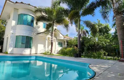 Incrível casa a venda com piscina, 2 dormitórios sendo uma suíte, com amplo terreno e uma edícula n