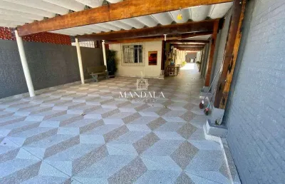 Casa em bertioga, no centro sendo 3 dormitórios sendo uma suíte