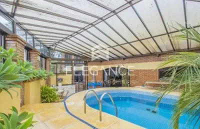 Elegance imóveis vende ótima casa com projeto diferenciado. 3 dormitórios, suíte, 2 vagas box/garagem piscina aquecida chácara das pedras porto alegre