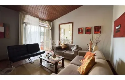 Casa com 3 quartos à venda na rua guilherme klippel, 80, passo da areia, porto alegre, 300 m2 por r$ 995.000