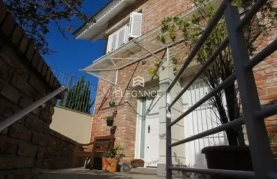 Elegance imóveis vende casa/sobrado em condomínio com 3 dormitórios, sendo 1suíte, lareira, churrasqueira e 2 vagas de garagem/box cobertas. comprar r$ 1.300.000,00