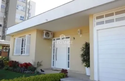 Elegance imóveis vende linda casa no jardim lindóia com 3 dormitórios, 1 suíte, pátio, salão com churrasqueira e 3 vagas de garagem em porto alegre.
