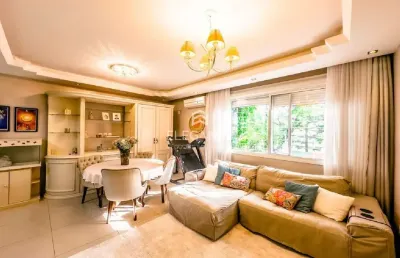 Apartamento para comprar de 3 dormitórios transformados em 2 suítes e closet com 1 uma vaga garagem. rio branco porto alegre. elegance imóveis