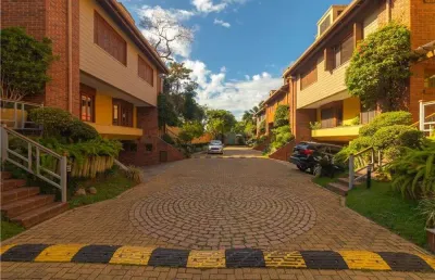 Casa em condomínio fechado com 4 quartos à venda na avenida luiz manoel gonzaga, 915, três figueiras, porto alegre por r$ 2.900.000