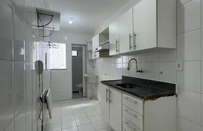Alugo 2/4 com suíte na pituba perto do colégio nossa senhora da luz