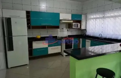 Casa com 3 quartos para alugar na Avenida Aracaju, 310, Taboão, Guarulhos