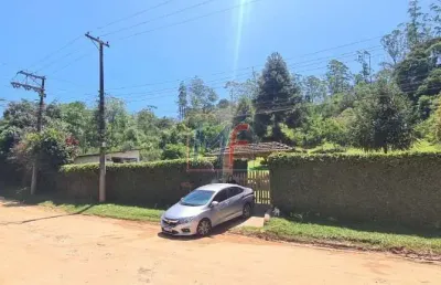 Excelente  chácara localizada no bairro ouro fino. , com 222m² área útil, 22.000  m²  de terreno, 2 dorms, sala, cozinha  e vagas. ref 16.790