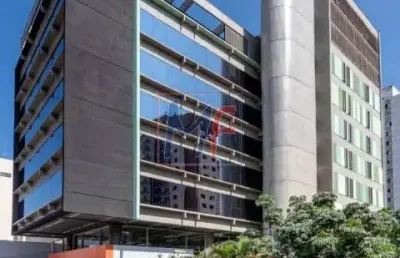 Prédio comercial em pinheiros, com 442 m2 , meia laje ,  banheiro fem/masc em todos os andares.  (ref 16.846)