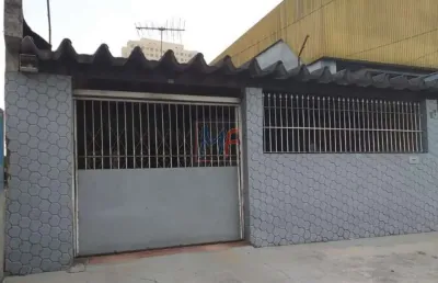 Casa térrea localizada no bairro de itaquera, com 250 m² de a.c., 2 dorms, sala, cozinha, área com churrasqueira, 2 vagas. (ref:17258).