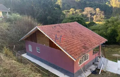 Excelente chácara localizado em campos do jordão, com duas casas no local, 2.500 m terreno e com  5 vagas garagem. ref: 15.547