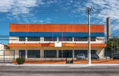Excelente galpão na vila leopoldina, com 4.536m² a.c., 4.600m² a.t., 8 banheiros, elevador, depósito e 32 vagas. zona zemp (ref 17.747)