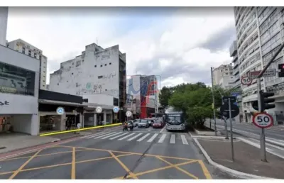 Lojas localizadas na consolação, com 1.138 m² a.c., 1.064 m² terreno , testada de 25m. zoneamento zeu. prox. av. paulista (ref 17.836)
