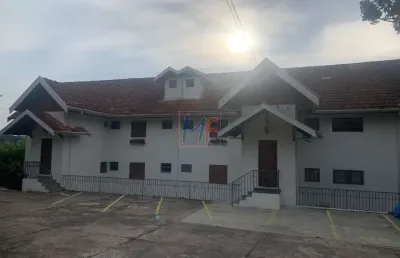 Excelente apto em campos do jordão/sp, 106 m² a.u., 3 quartos (1 suíte), cozinha, salas estar/jantar, lareira, varanda, 1 vaga (ref 18.081)
