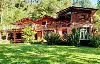 Excelente chácara no bairro do toldi, em são bento do sapucaí - sp, com 350 m² a.c., 30.000 m² a.t., 3 chalés,  trilha ecológica (ref 18.349)