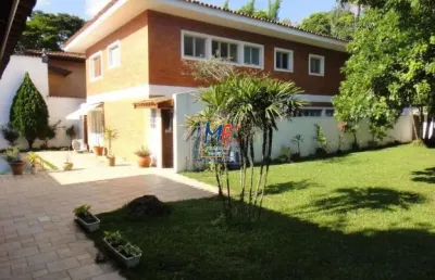 Linda casa localizada no bairro jardim morumbi, com 6 dorms (2 suítes), 7 vagas, sendo 450 m² a.c e 900 m² de área de terreno. ref: 12.509